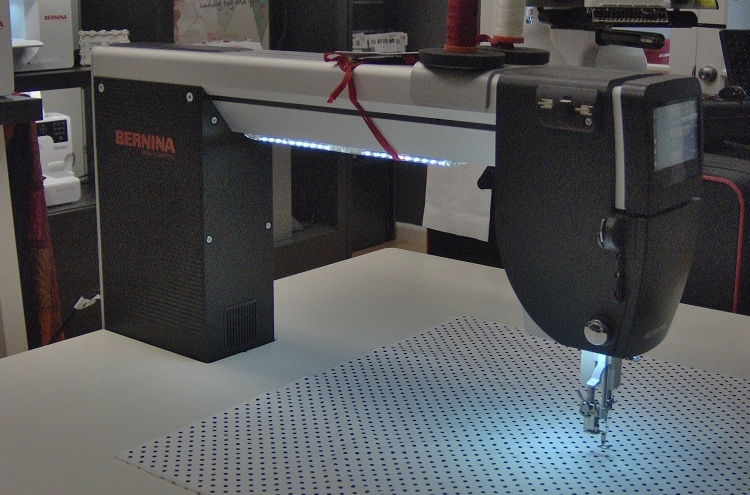 BERNINA Q 20 Longarm Quilting Machine with Table